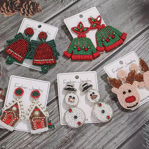 Christmas Green Beaded Earrings - Picture 4 of 5